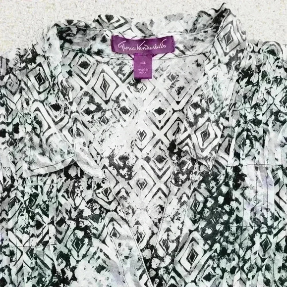 ✨️Gloria Vanderbilt Womans GISELLE Pintuck Roll-Tab Sleeve Blouse✨️ - Picture 2 of 5